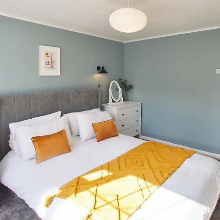 Host & - The Snug Holiday home *